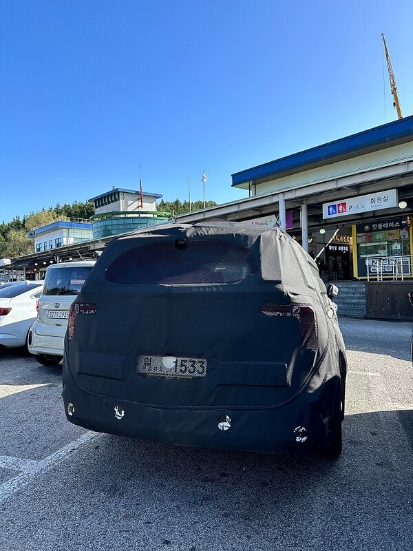 2024 Kia Carnival_1696555732_1613_700x933