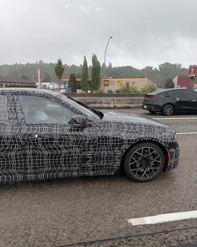 2027 BMW M350 spotted - newcarscoops - 5ee44