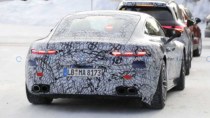 mercedes-amg-gt-rear-view-facelift-spy-photo (2)