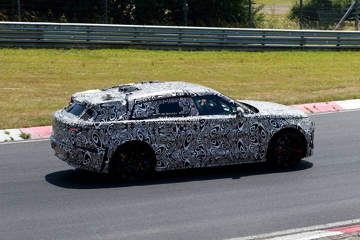 imgi_38_2027-range-rover-velar-electric-spied-with-a-full-roll-cage-testing-at-the-nurburgring_7
