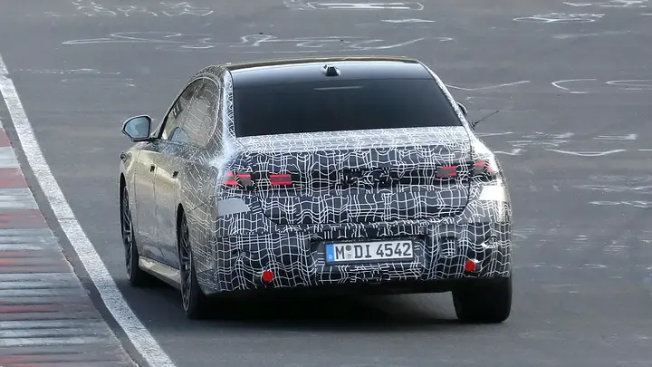New BMW i7 facelift newcarscoops 005