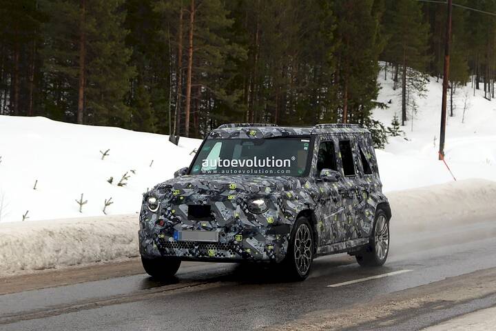 imgi_31_spy-photos-mercedes-benz-showcases-baby-g-class-off-roader-in-new-camo-acknowledging-speculations_3