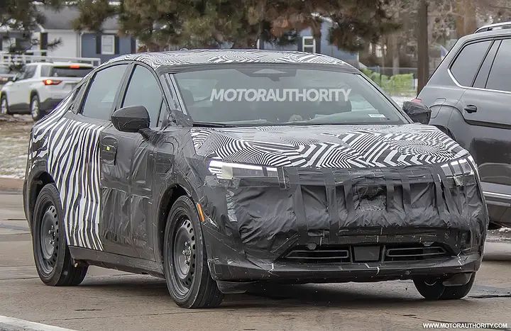 2026-nissan-leaf-spy-shots--photo-via-baldauf_100952040_h