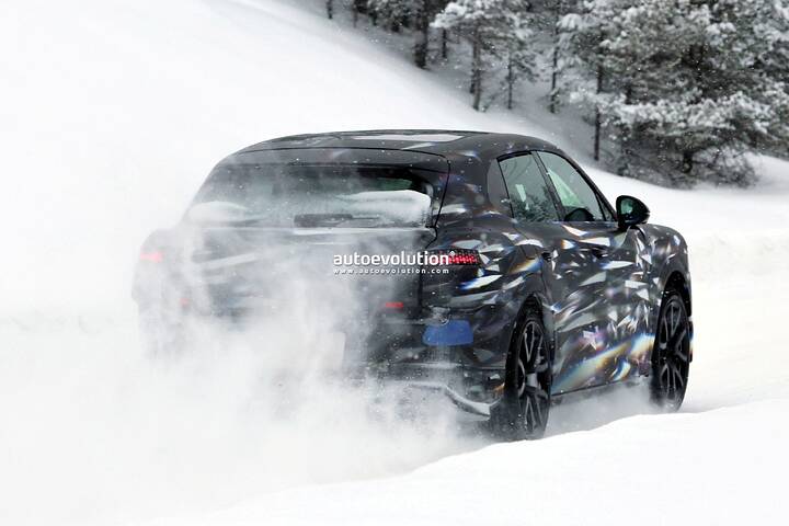 imgi_46_spy-photos-2027-bentley-electric-suv-looks-dignified-while-oversteering_13