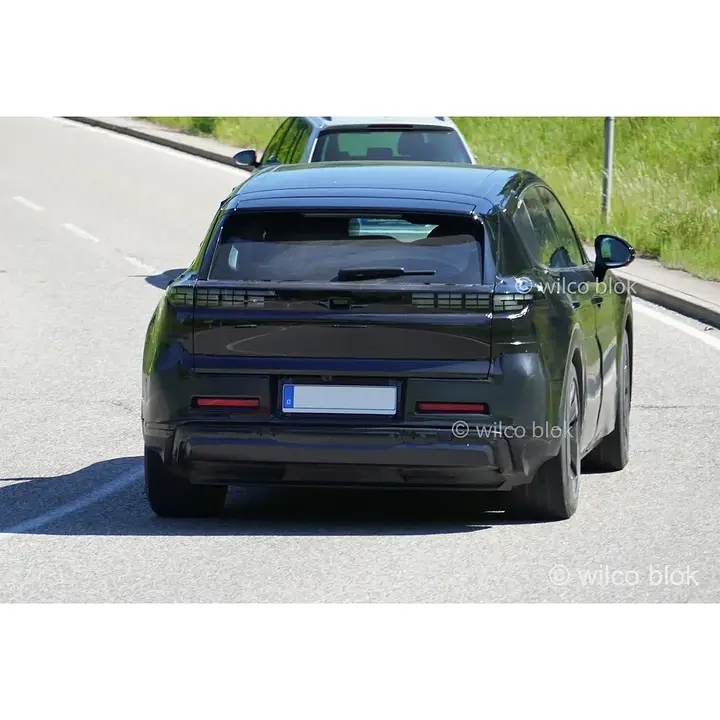 Captured during real-world testing near Porsche's development center in Weissach- the all-electric Porsche Cayenne!#Porsche #Cayenne #ev #Porschecayenne #cayenneev #electric #suv #prototype #erlkönig #spyshot #carspy #Germany #Weissac (3)