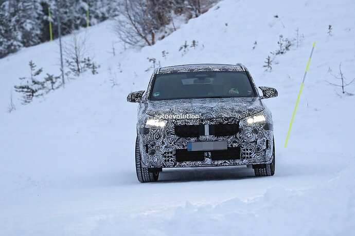 2024-bmw-x2-m35i-spied-with-wide-hips-and-a-hump-wont-win-any-beauty-contests_1