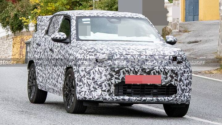 FIAT se adelanta a Dacia con un singular SUV Coupé, cazado el nuevo Panda Fastback 2