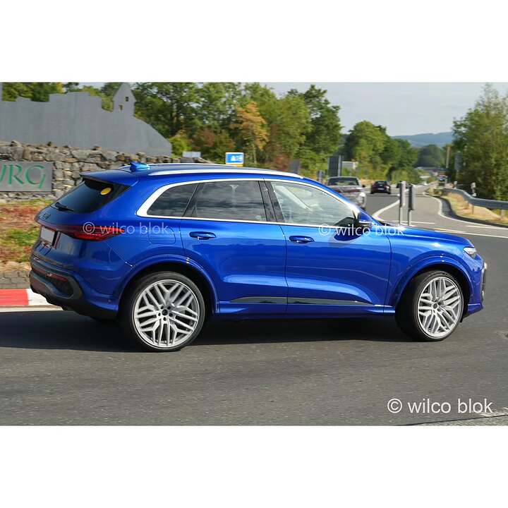 Audi RSQ5 is on the way!It probably has the same hybrid powertrain as the RS5.#audi #rsq5 #Erlk (1)