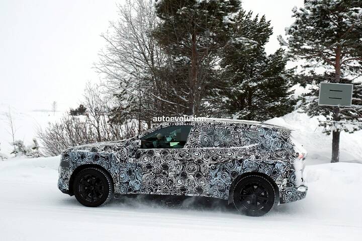 imgi_119_spy-photos-2028-bmw-ix1-newcarscoops_36