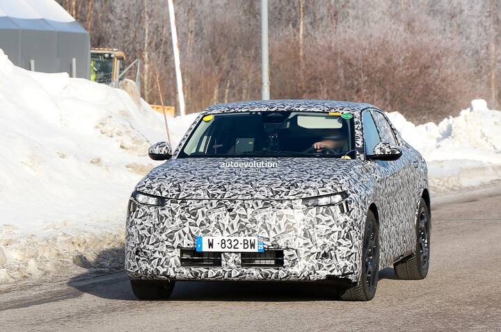 next-ds-flagship-spied-with-sloping-roofline-stla-medium-based-model-is-100-electric_11