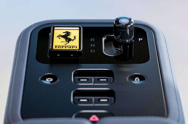 ferrari-luce-interior-real-3