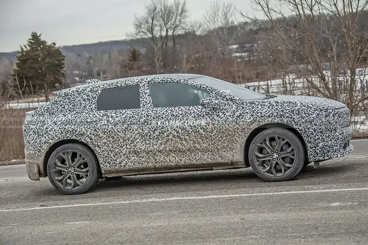 2026-Cadillac-Optiq-V-0206-16-1024x683