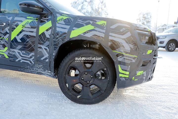 newcarscoops_ 2027 Jeep Avenger prototype(9)