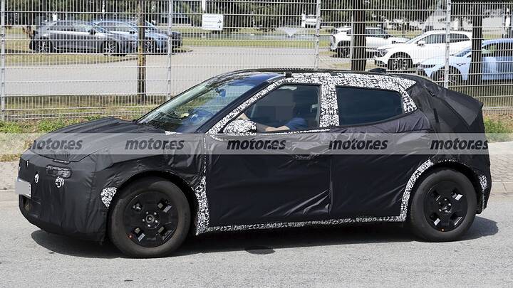 First spy photos of the Hyundai IONIQ 2, the electric car that will make the Volkswagen ID.2 tremble 6