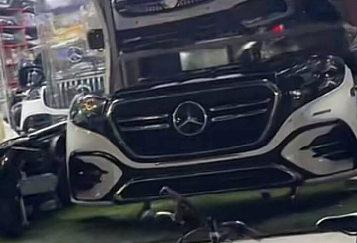 A better view&with lights mounted on this time of the 2nd facelifted GLS...Pic- bmwlad24 on tikt