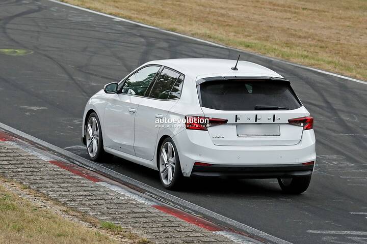 imgi_69_2026-skoda-fabia-rs-potentially-spied-may-feature-volkswagen-polo-gti-muscle_20