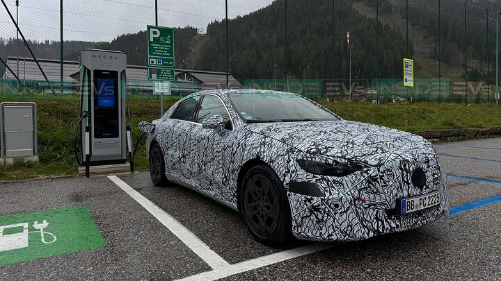 imgi_30_mercedes-c-class-with-eq-technology-spy-shots