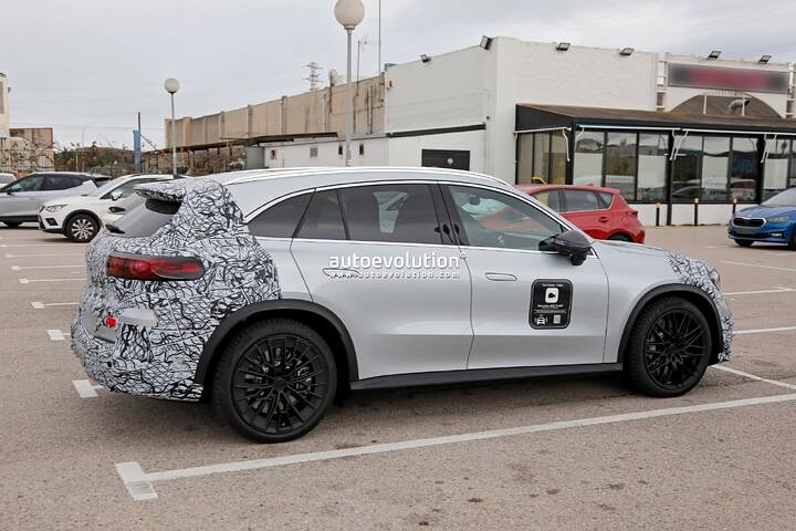 imgi_50_2027-mercedes-amg-glc-eq-spied-with-less-camouflage_5