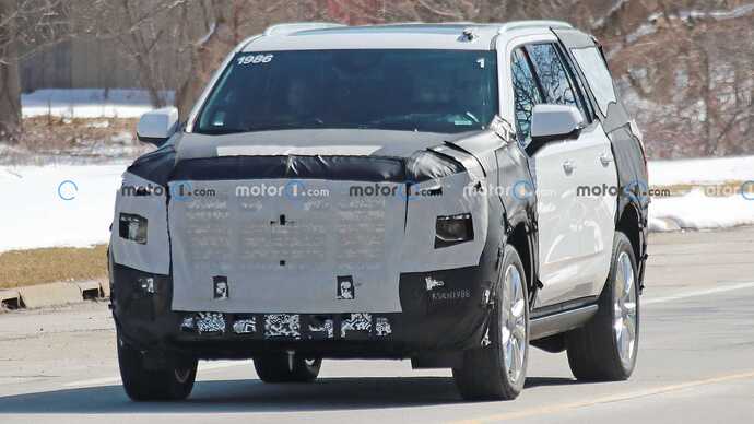 chevrolet-tahoe-refresh-front-view-spy-photo (1)