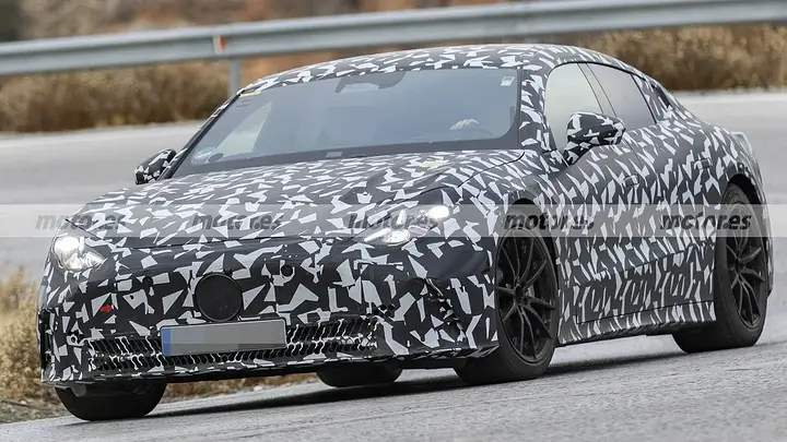 mercedes-amg-gt-berlina-2026-fotos-espia-2025111526-1765388109_7