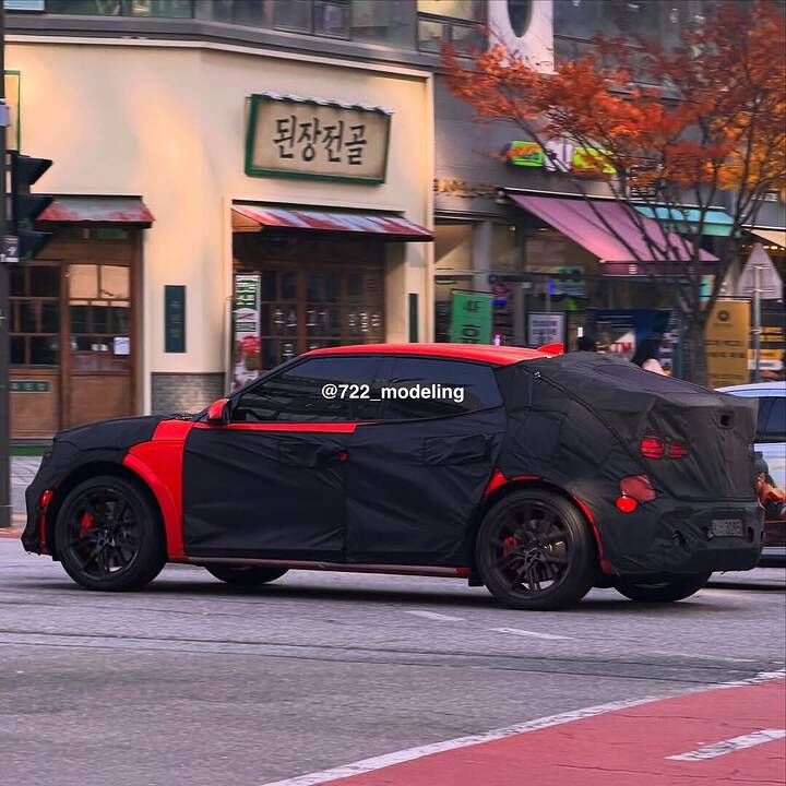 imgi_16_genesis-gv60-magma-november-20-debut-3