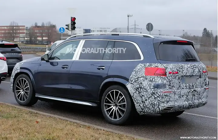 2027-mercedes-benz-maybach-gls-class-facelift-spy-shots--photo-via-baldauf_100954023_l