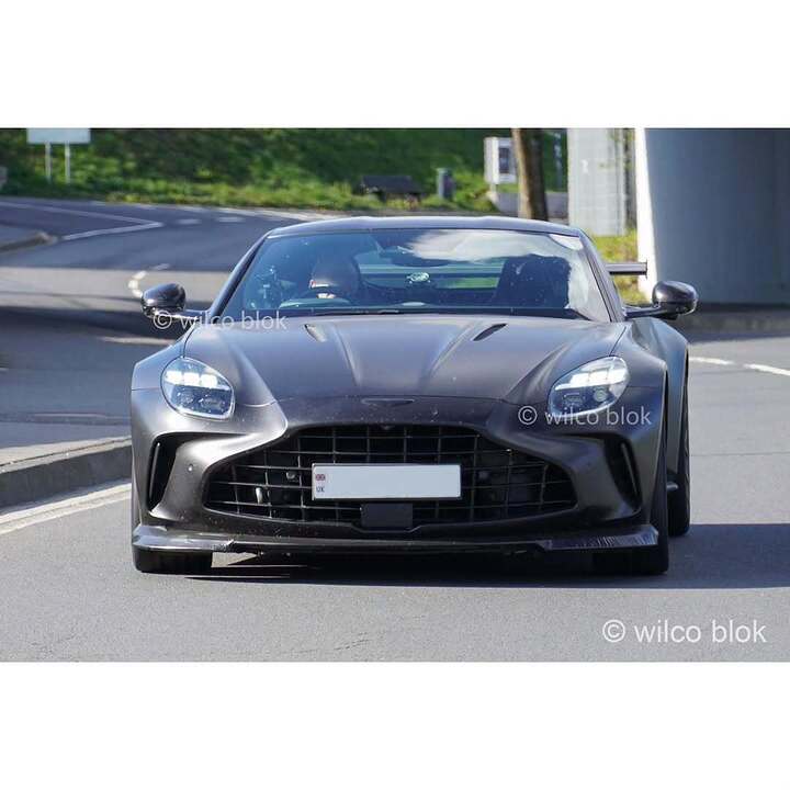 This prototype features 4 real exhaust pipes and 4 that are just there for the show- is this a