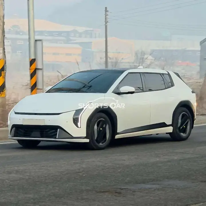 kia-ev4-hatchback-in-the-wild-3-980x980.jpg