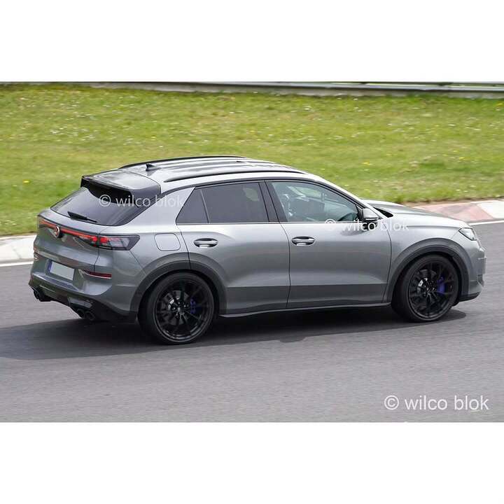 Volkswagen T-Roc R spotted without camouflage!#Volkswagen #troc #trocr #erlkönig #nürburgring (1)