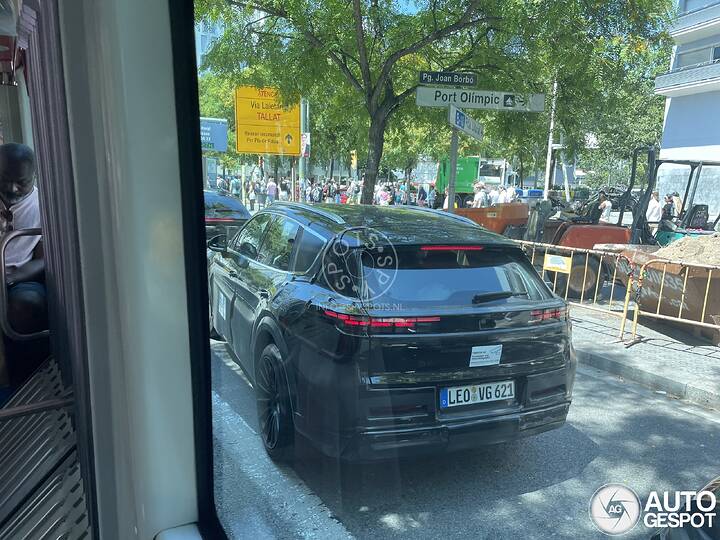 porsche-cayenne-ev-c293815062024162646_1
