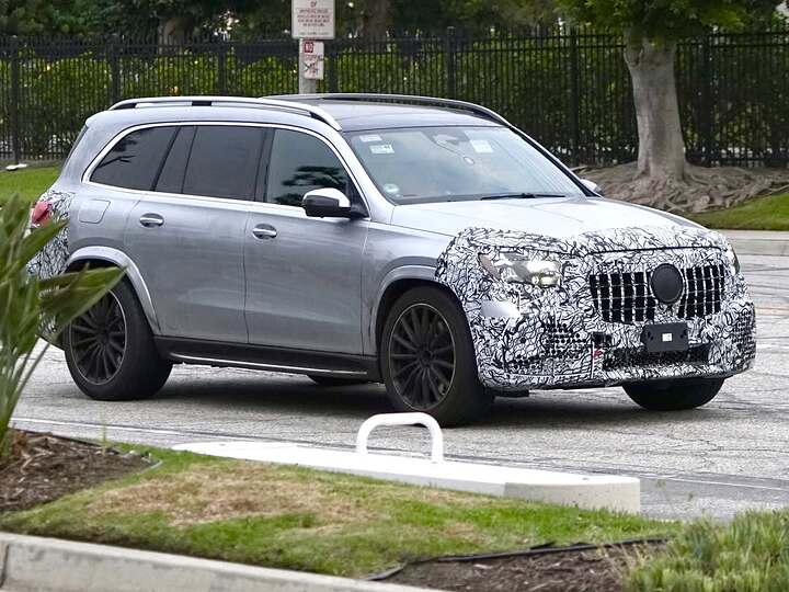 2026 Mercedes-AMG GLS 63 spotted in California. . #2026mercedesamggls #mercedesamggls #2026merce (1)