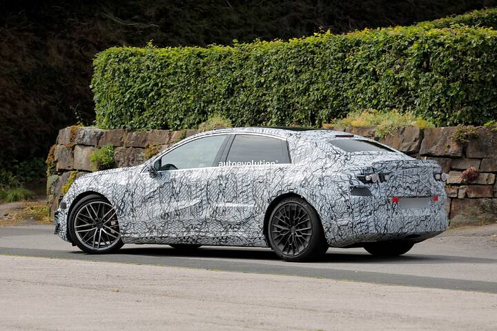 2026-mercedes-amg-c-class-ev-spied-testing-at-the-nurburgring-with-mismatched-wheels_18