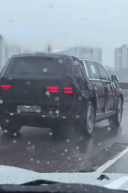 2026 Genesis GV90_2