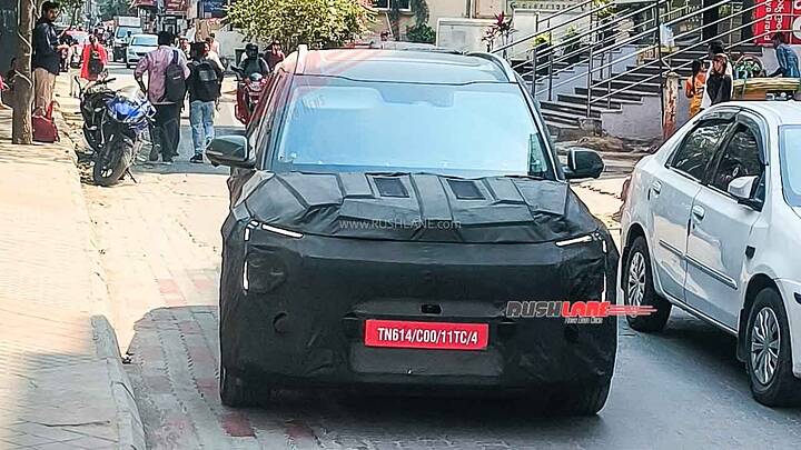 2025-kia-carens-facelift-spied-in-hyderabad-3