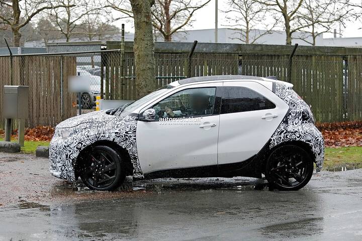 2026-toyota-aygo-x-urban-crossover-spied-with-restyled-face_1