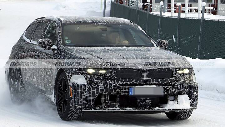 bmw-m5-touring-2026112532-1770823727_3