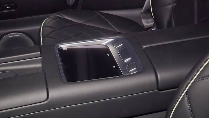 2027 Genesis GV90 Interior Leaked Without Camouflage_newcarscoops_8919_950x535