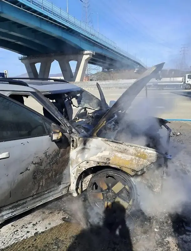 Hyundai Santa Fe facelift _fire_newcarscoops950x1244