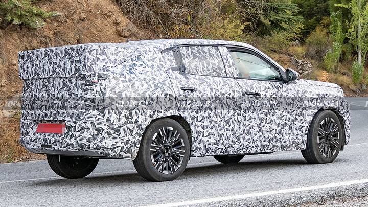 FIAT se adelanta a Dacia con un singular SUV Coupé, cazado el nuevo Panda Fastback 12