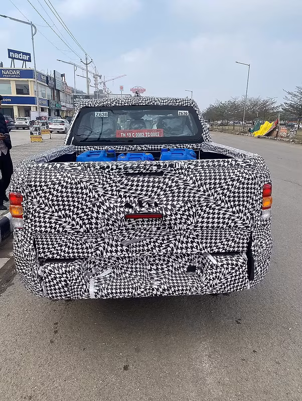 global-pik-up-exterior-rear-view