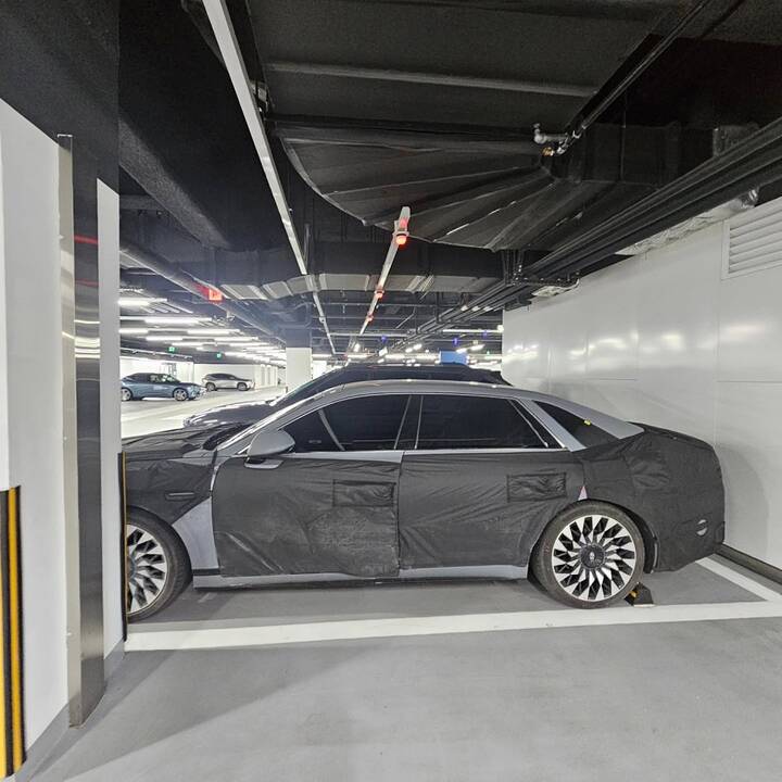 thumb-4c1efHyundai Grandeur Calligraphy faceliftd4e1239f_1769425950_0423_950x950