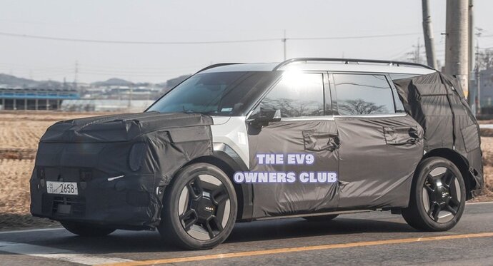 spy shots of the Kia EV9