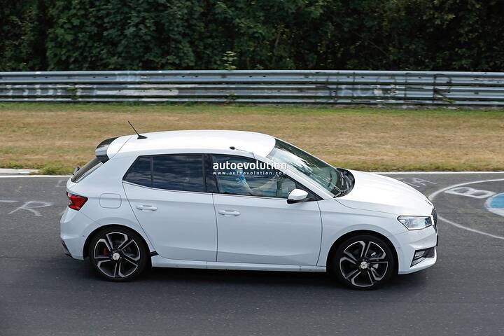 imgi_53_2026-skoda-fabia-rs-potentially-spied-may-feature-volkswagen-polo-gti-muscle_4