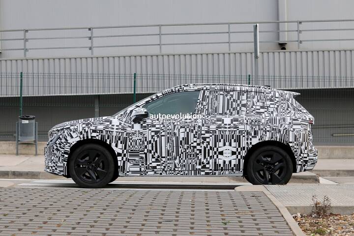 imgi_40_2026-skoda-epiq-spied-looking-as-close-to-production-as-it-gets_10