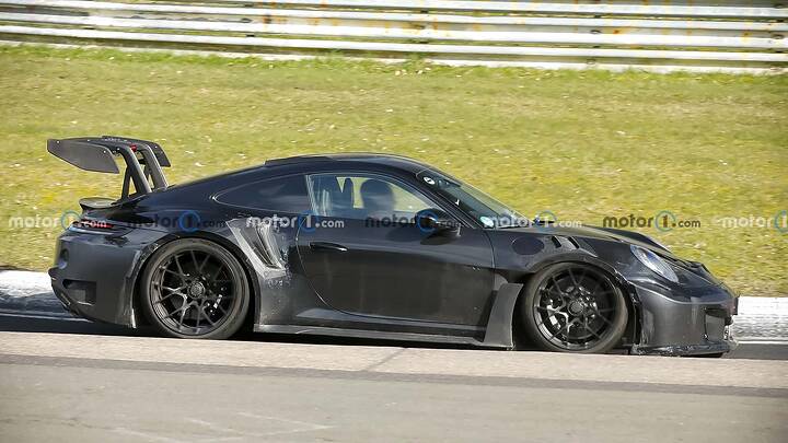 porsche-911-gt3-rs-facelift-2026--newcarscoops- (1)