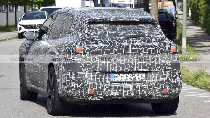 Este iX3 esconde algo muy gordo, será el primer SUV eléctrico firmado por BMW M y dejará huella en Nürburgring 11