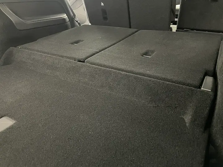Tesla Model Y L third-row seats49548516-AEA1-486F-AC4F-33E1922541DA.jpeg
