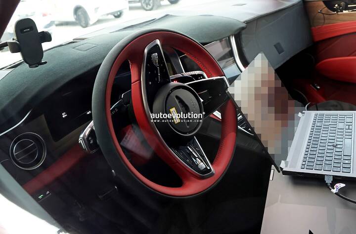 imgi_53_bentley-s-first-production-ev-shows-porsche-cayenne-electric-inspired-cockpit_2