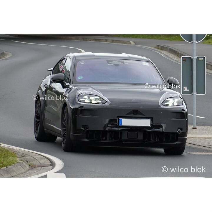 Porsche Cayenne EV Coupe Turbo GT spied!#Porsche #Cayenne #cayenneev #Porschecayenneev #porsche