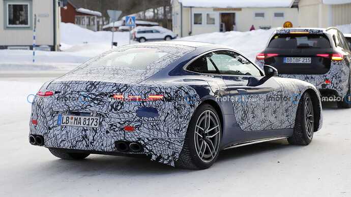 mercedes-amg-gt-rear-view-facelift-spy-photo (4)